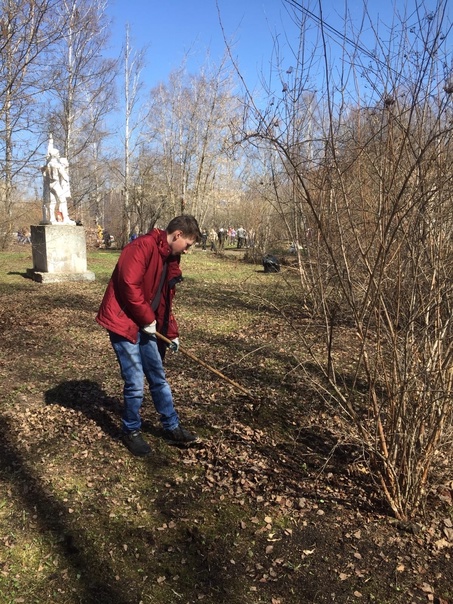 8 А класс, в рамках Дня Земли, принял активное участие в общешкольном субботнике.