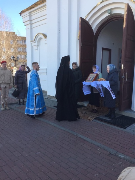 Престольный праздник храма Благовещения Пресвятой Богородицы прошел, по сложившейся традиции, торжественно и многолюдно. Почетных гостей встречали юнармейцы «Лицея №1» рп. Чамзинка и МБОУ «Комсомольская СОШ№2»..